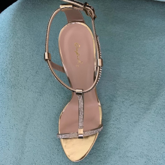 Shoe - Picture 2 of 6